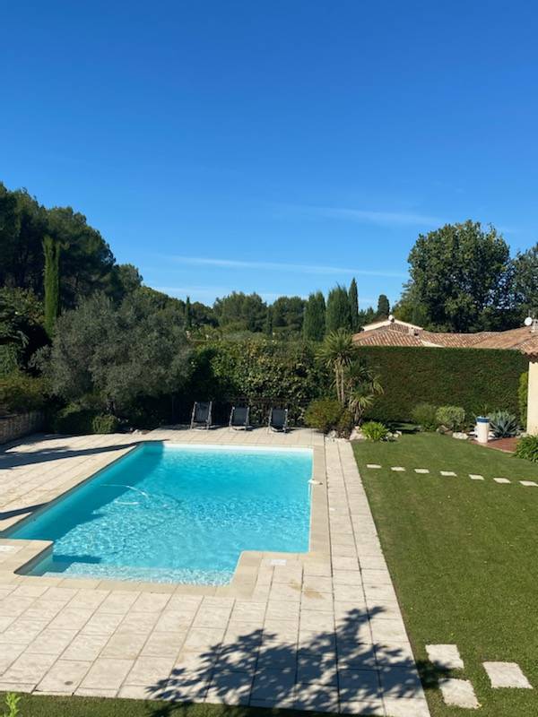 Paysagiste pour l’entretien d’un jardin haut de gamme pour une maison à Ventabren