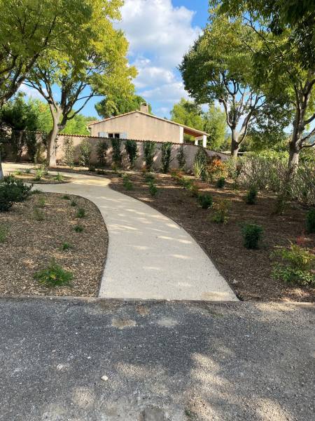 creation de cheminement et plantation de vegetaux pour la mairie de coux